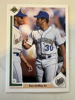 1991 Upper Deck - Ken Griffey Jr, Ken Griffey Sr. #572 Posed with Ken Griffey Jr